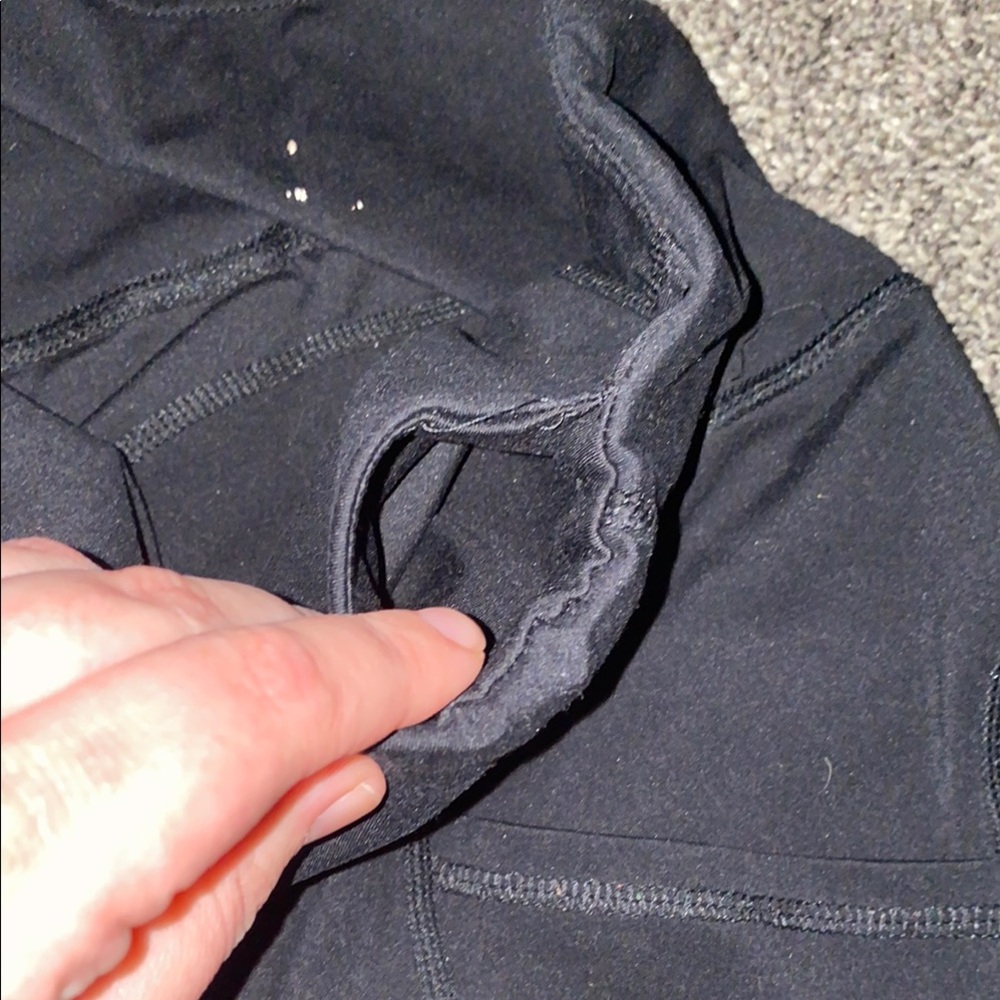 Black Pocketed Yogalicious Leggings - Picture 4 of 5